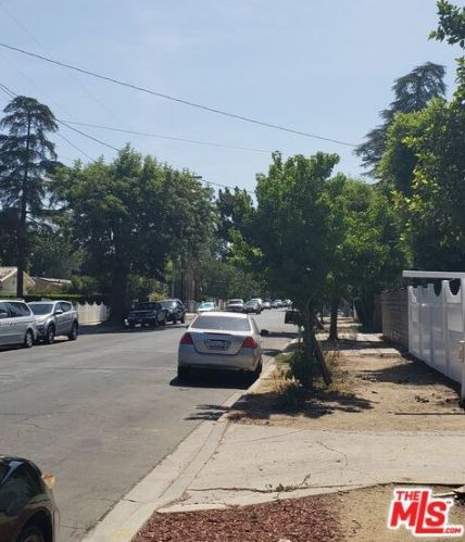 16038 Hartland St, Van Nuys CA 91406-4520 exterior