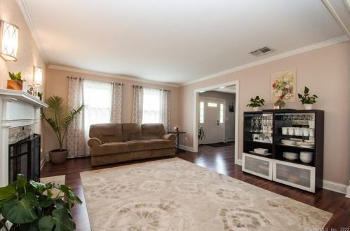 5 Cannondale Dr, Danbury CT  06810-7912 exterior