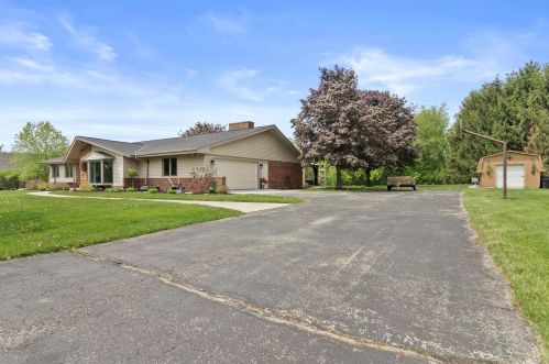 5110 Riverside Rd, Waterford, WI 53185-3333