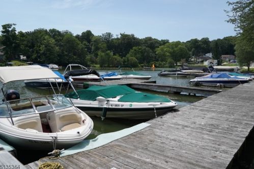 70 Broadway, Hopatcong NJ  07843-1147 exterior