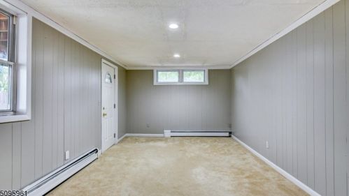 31 Midvale Ave, Lake Hiawatha NJ  07034-1008 exterior