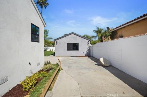 8042 Irvine Ave, North Hollywood CA  91605-1646 exterior