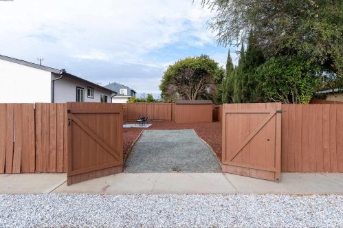 26184 Stanwood Ave, Hayward CA  94544-2736 exterior