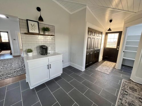 7181 Granville Rd, Mount Vernon OH  43050-9413 exterior