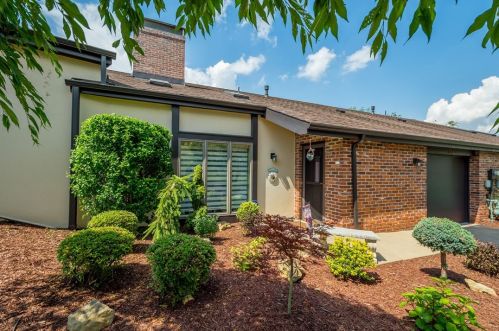 250 Greenwood Dr, Canonsburg, PA 15317-5212