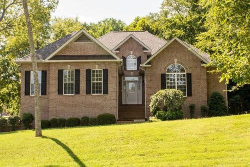 1040 Oak Creek Dr, Nolensville, TN 37135-8439