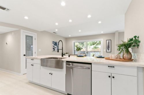 10 Clover Ct, Woodland CA  95695-3026 exterior