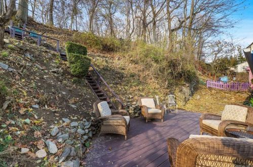 65 Snowden Ave, Crotonville NY  10562-3244 exterior