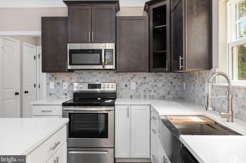 10906 Thiel Ct, Spotsylvania VA  22551-8034 exterior