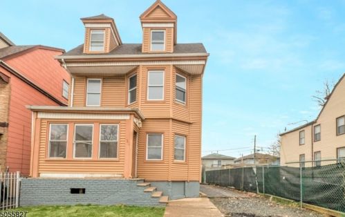 154 14th St, East Orange, NJ 07017-5211