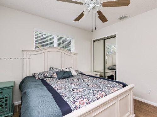 518 58th Ct, Hollywood FL  33023-1437 exterior