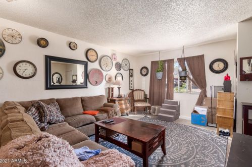 1102 Cheryl Dr, Phoenix AZ 85028-4436 exterior