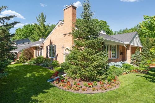 6112 Idylwood Dr, Minneapolis, MN 55436-1233