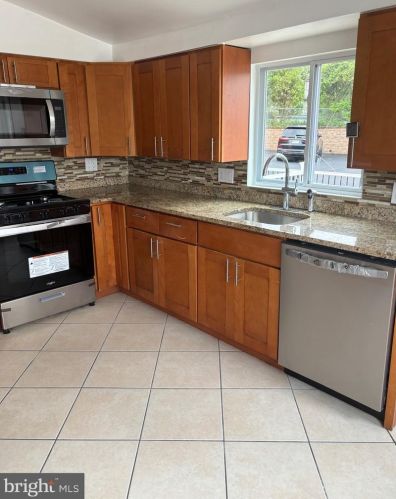 528 Byberry Rd, Philadelphia PA 19116-2112 exterior