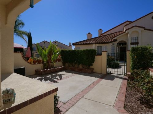 370 Country Club Dr, Simi Valley, CA 93065-7649