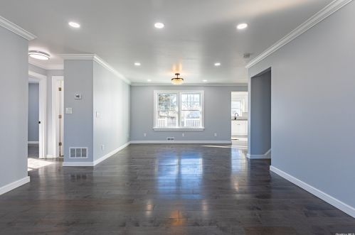 151 Reynolds Rd, West Islip NY  11795-2916 exterior