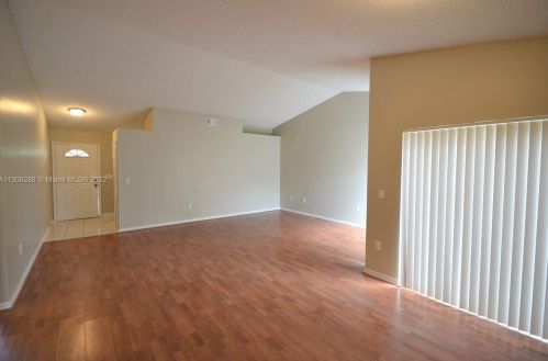 18706 1st St, Hollywood, FL 33029-3273