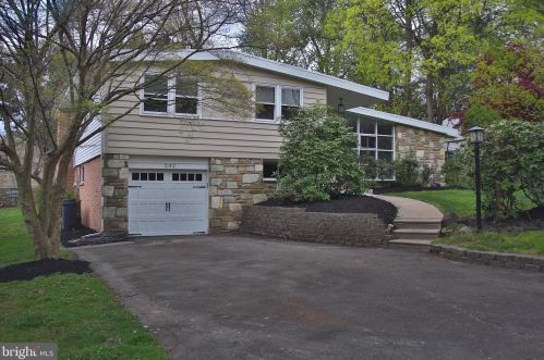 242 Glenwood Rd, Melrose Park, PA 19027-3523