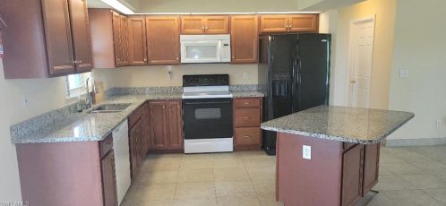706 7th Ave, Cape Coral, FL 33909-2059
