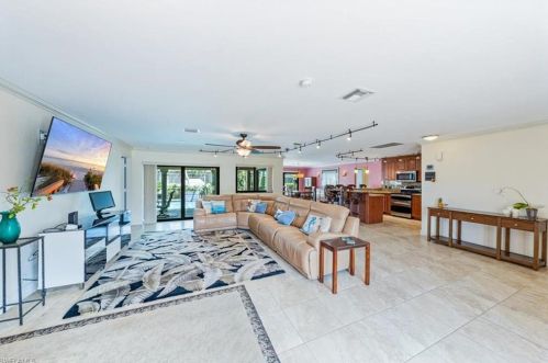 138 Gulfport Ct, Marco Island, FL 34145-4105