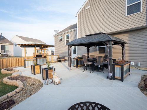 110 Hummock Dr, Pataskala OH  43062-7911 exterior