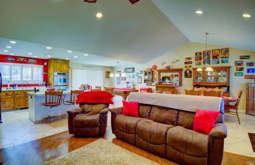 2979 Keeling Ave, Lakeport CA  95453-6804 exterior