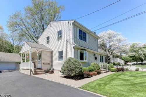 30 Willow Brook Ct, Paterson, NJ 07508-2540