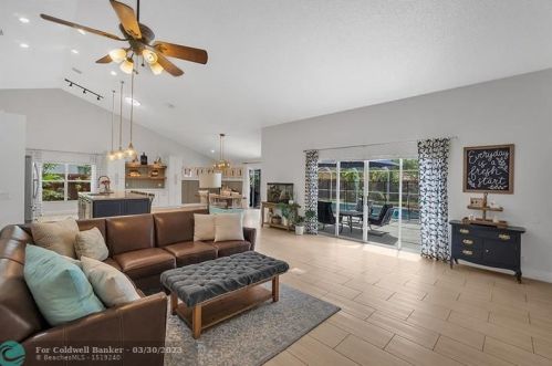 16340 11th St, Hollywood FL 33027-5115 exterior