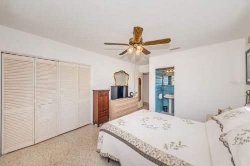 781 58th Ave, Saint Petersburg FL  33703-1601 exterior