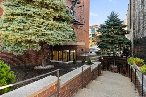 1725 Edison Ave, Bronx, NY 10461-4805