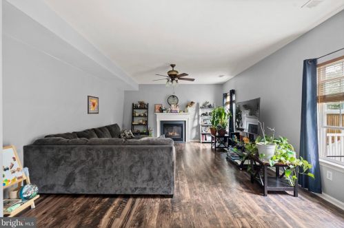 18823 Pier Trail Dr, Triangle VA  22172-2347 exterior