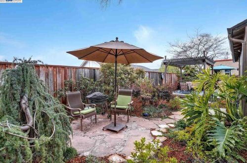 18446 Standish Ave, Hayward CA 94541-1322 exterior