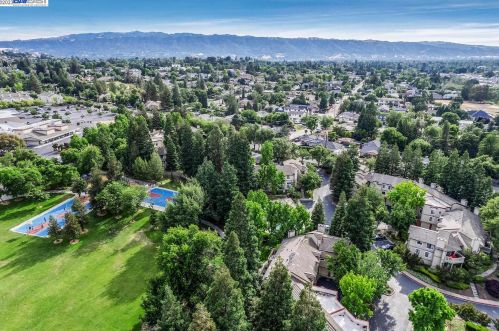 3308 Smoketree Commons Dr, Pleasanton CA  94566-7959 exterior
