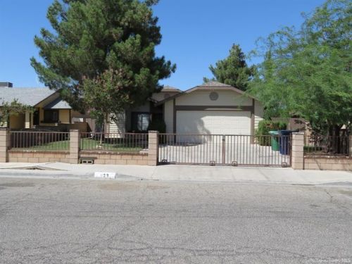 877 Jackman St, Lancaster, CA 93535-2645