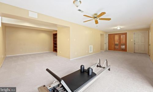 9625 Woodedge Dr, Springfield VA  22015-3017 exterior