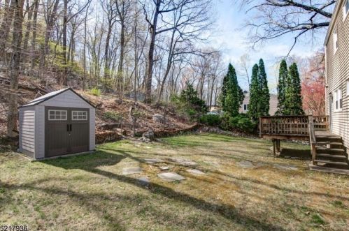 24 Serpentine Rd, Skyline Lakes NJ  07456-2521 exterior