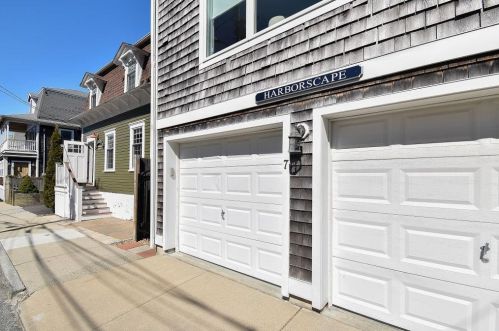 7 Coddington St, Middletown RI  02840-2507 exterior