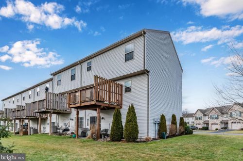 262 Melbourne Ln, Navy Sup Dpt PA  17055-6674 exterior