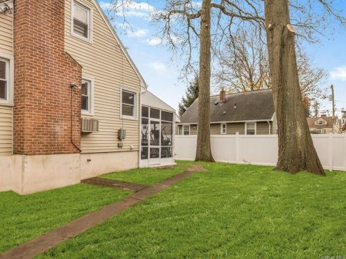 40 Glen Ave, Rye Brook NY  10573-2636 exterior