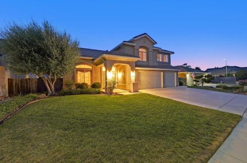 2240 Glenview Dr, Hollister, CA 95023-8082