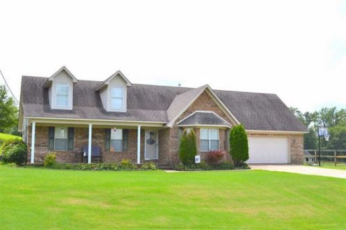 725 Laxton Ln, Munford, TN 38058-7382
