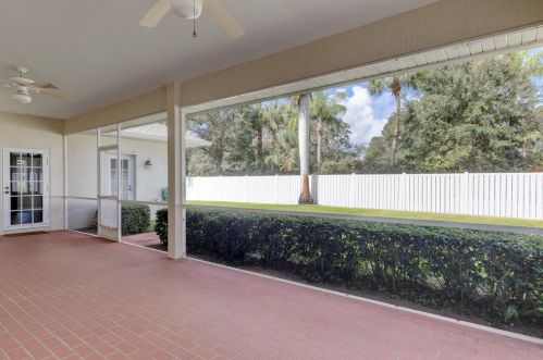 3966 9th Ln, Vero Beach FL  32960-6123 exterior