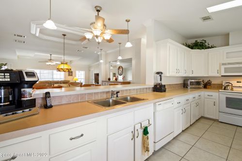 414 Outer Dr, Cocoa, FL 32926-1804