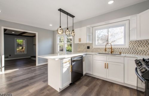 14 Ironwood Way, West Paterson NJ  07424-2019 exterior