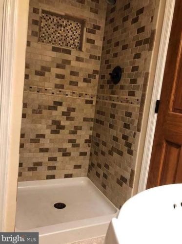 275 Annie Grove Rd, Harpers Ferry WV  25425-4787 exterior