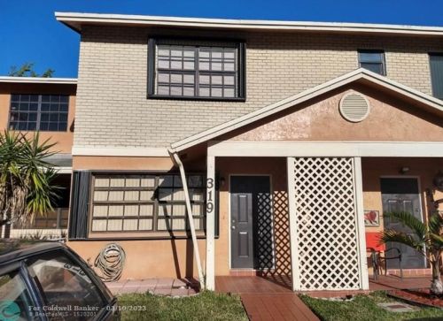 319 106th Ter, Hollywood FL  33026-3928 exterior