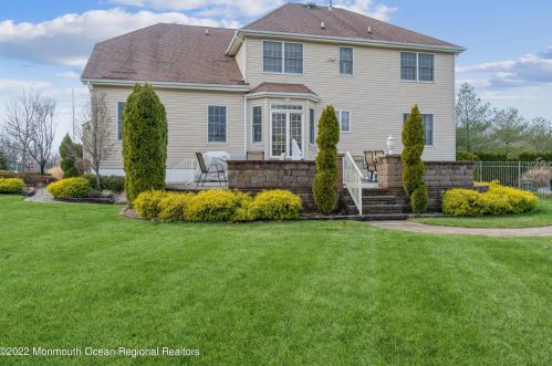 1 Vail Ln, East Freehold NJ  07728-8487 exterior