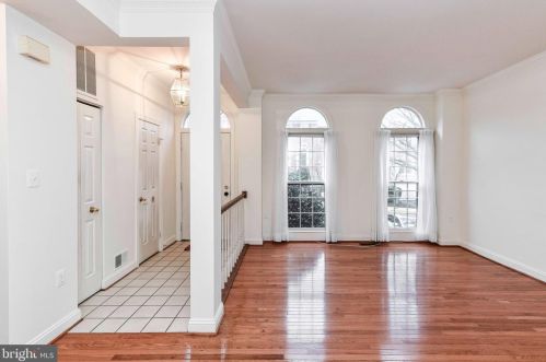 6536 Milva Ln, Springfield VA  22150-4268 exterior