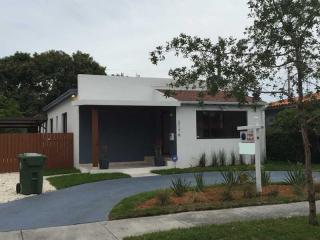 2176 13th St, Miami, FL 33125-2516