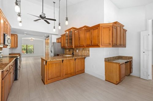 552 Lake Ave, Altamonte Springs FL  32701-3639 exterior